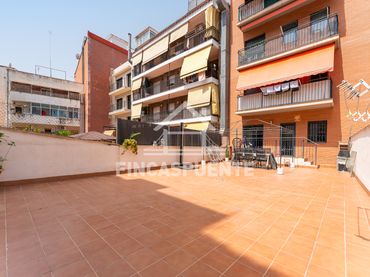 Appartamento con balcone in vendita a Carrer d'Anna Tugas 40