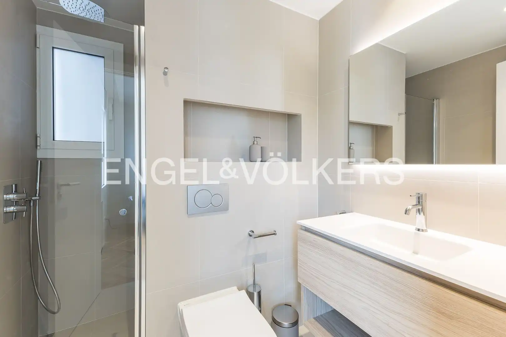 Baño de Piso en venta en Barcelona con Aire acondicionado, Calefacción y Jardín privado
