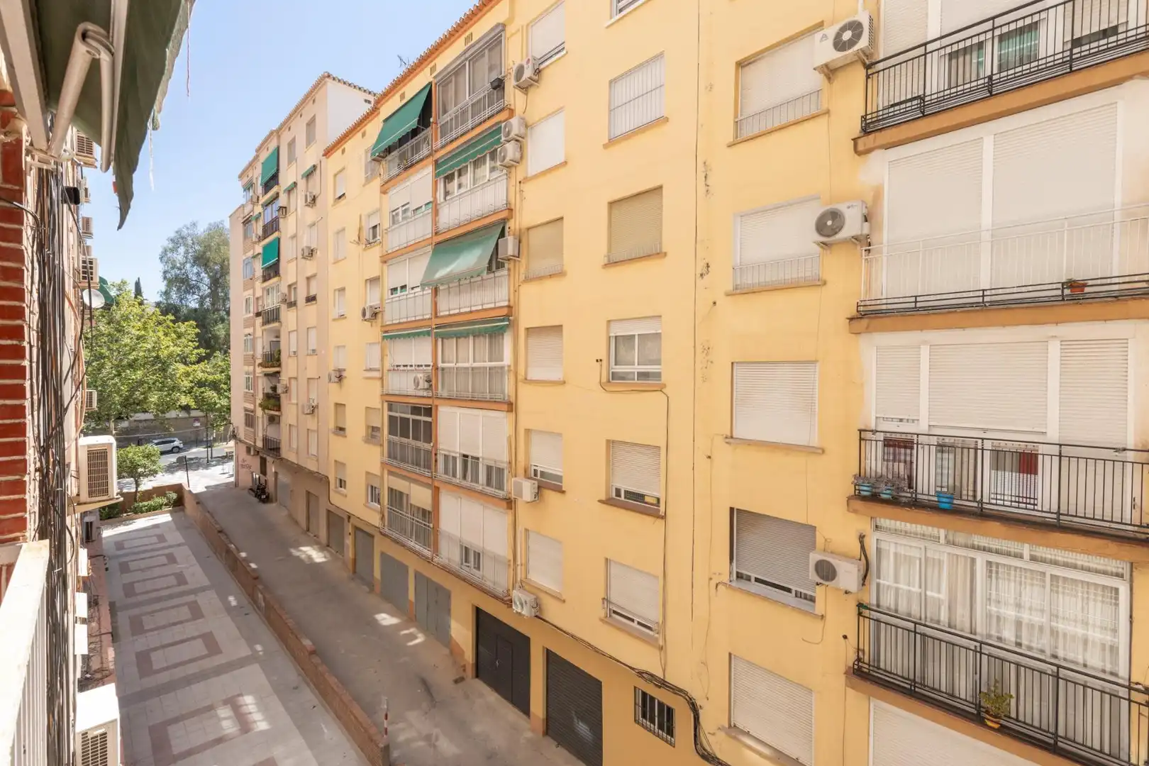 Vista exterior de Pis en venda en Granada amb Terrassa