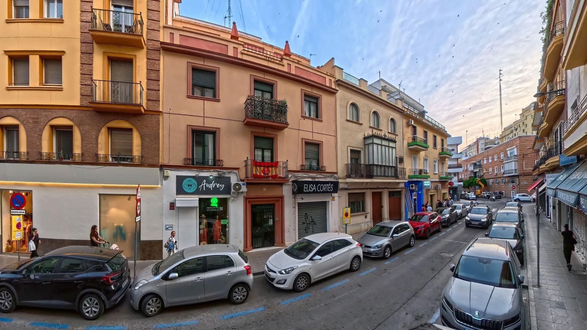 Exterior view of Flat for sale in  Sevilla Capital  with Air Conditioner and Storage room