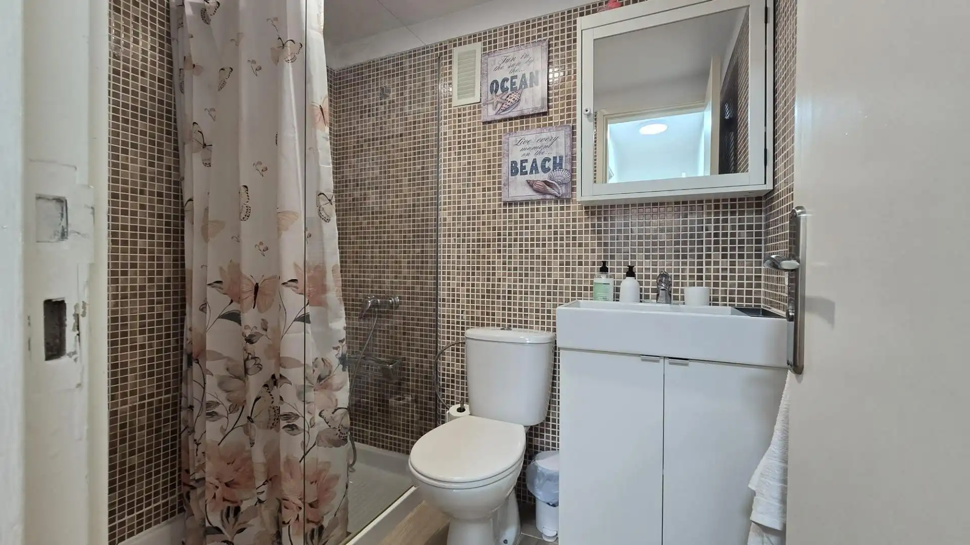 Bathroom of Flat for rent in Santa Cruz de Tenerife  with Terrace, Furnished and Community pool