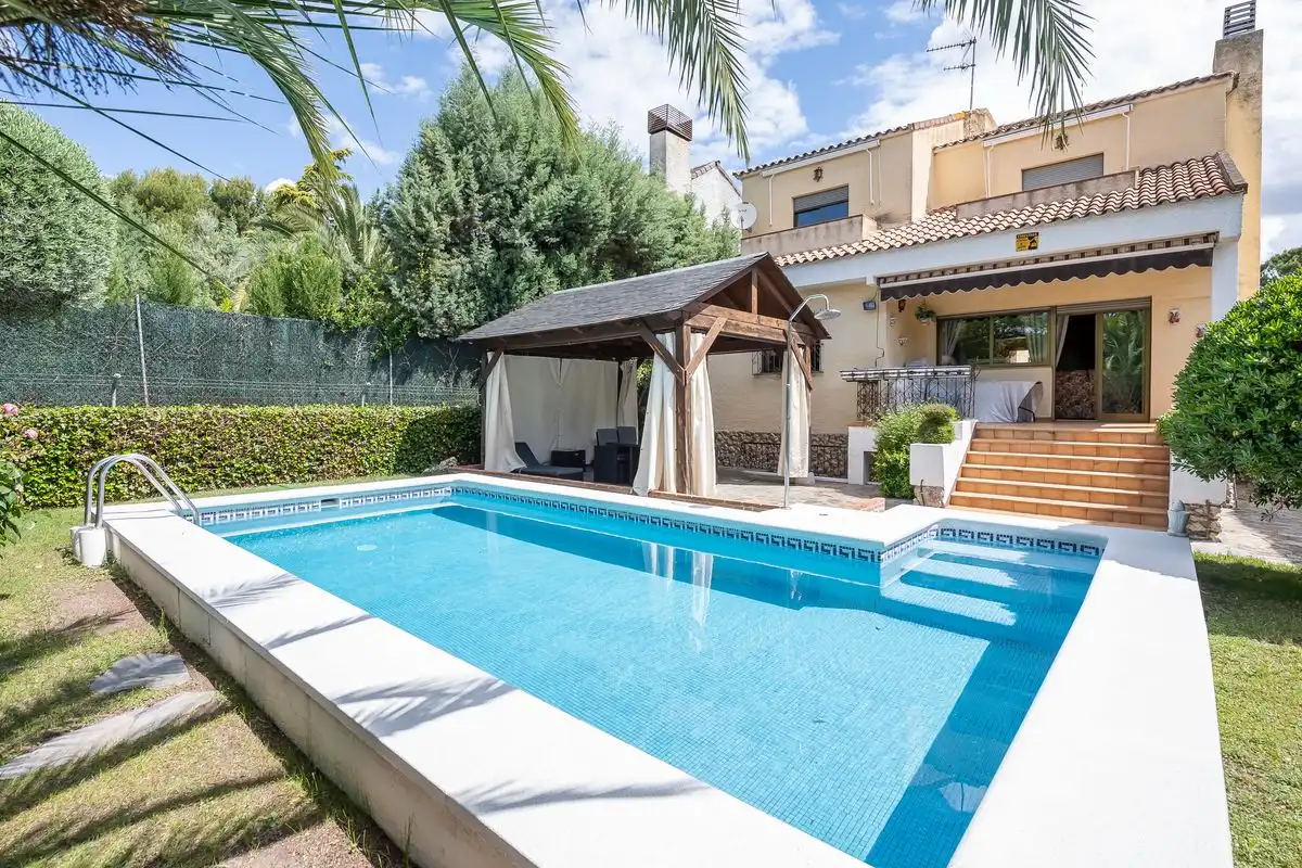 Piscina de Casa o xalet en venda en Rivas-Vaciamadrid amb Aire condicionat, Calefacció i Jardí privat