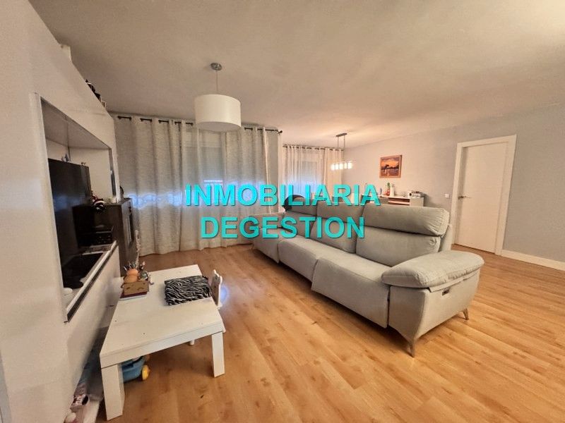 Sala d'estar de Pis en venda en Linares amb Aire condicionat, Calefacció i Parquet