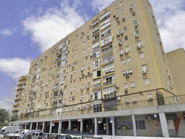 Pis amb balcó en venda a Avenida CARLOS MARX
