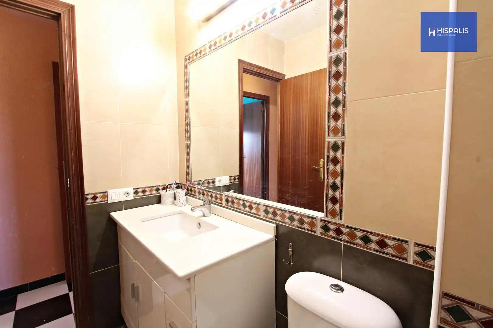 Bathroom of Flat for sale in Sevilla  with Air Conditioner