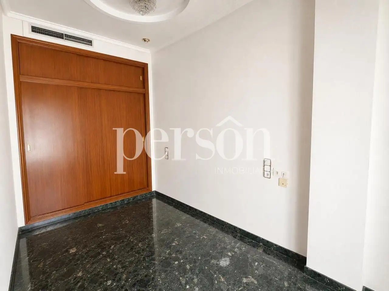 Habitación de Piso en venta en Valencia con Aire acondicionado, Terraza y Amueblado