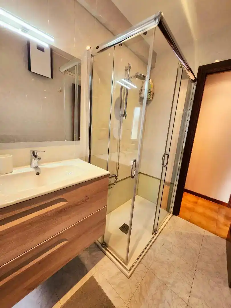 Badezimmer von Wohnung zur Miete in Laxe