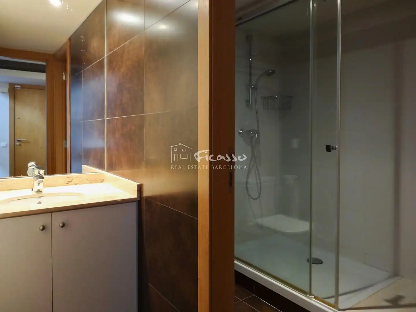 Bathroom of Duplexes for rent in Barcelona  with Air Conditioner, Heating and Parquet flooring