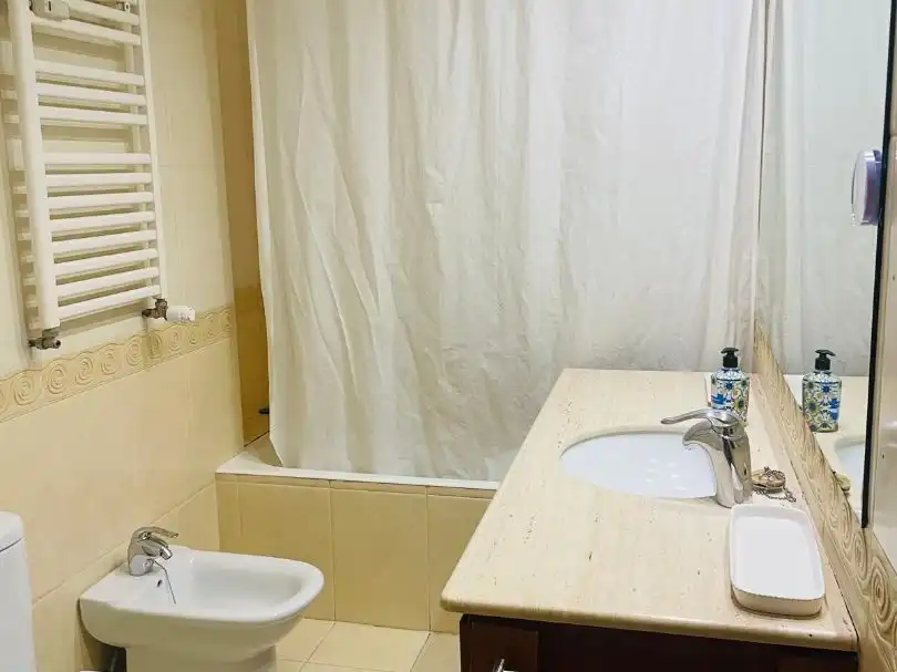 Bany de Pis en venda en  Pamplona / Iruña amb Terrassa i Balcó