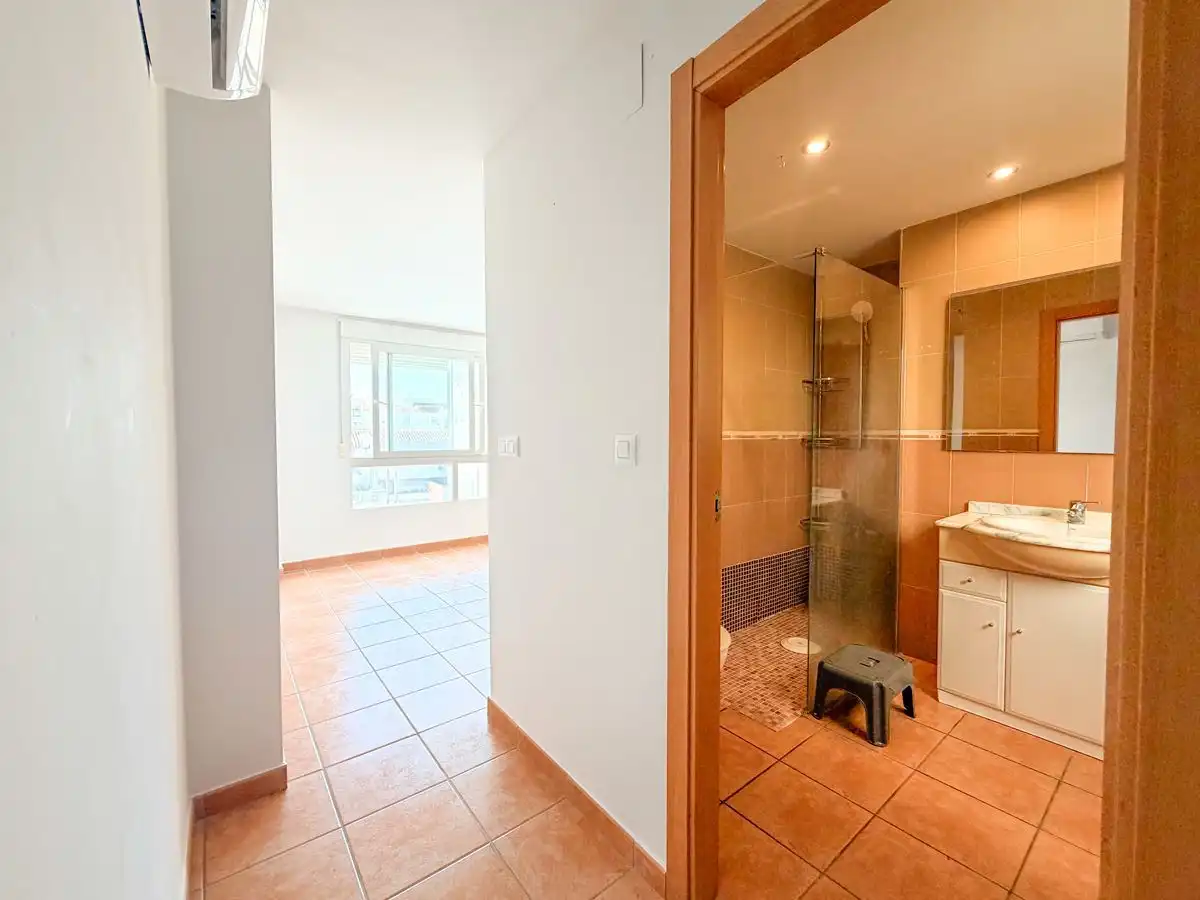 Badezimmer von Wohnung zum Verkauf in Dénia mit Klimaanlage, Heizung und Terrasse