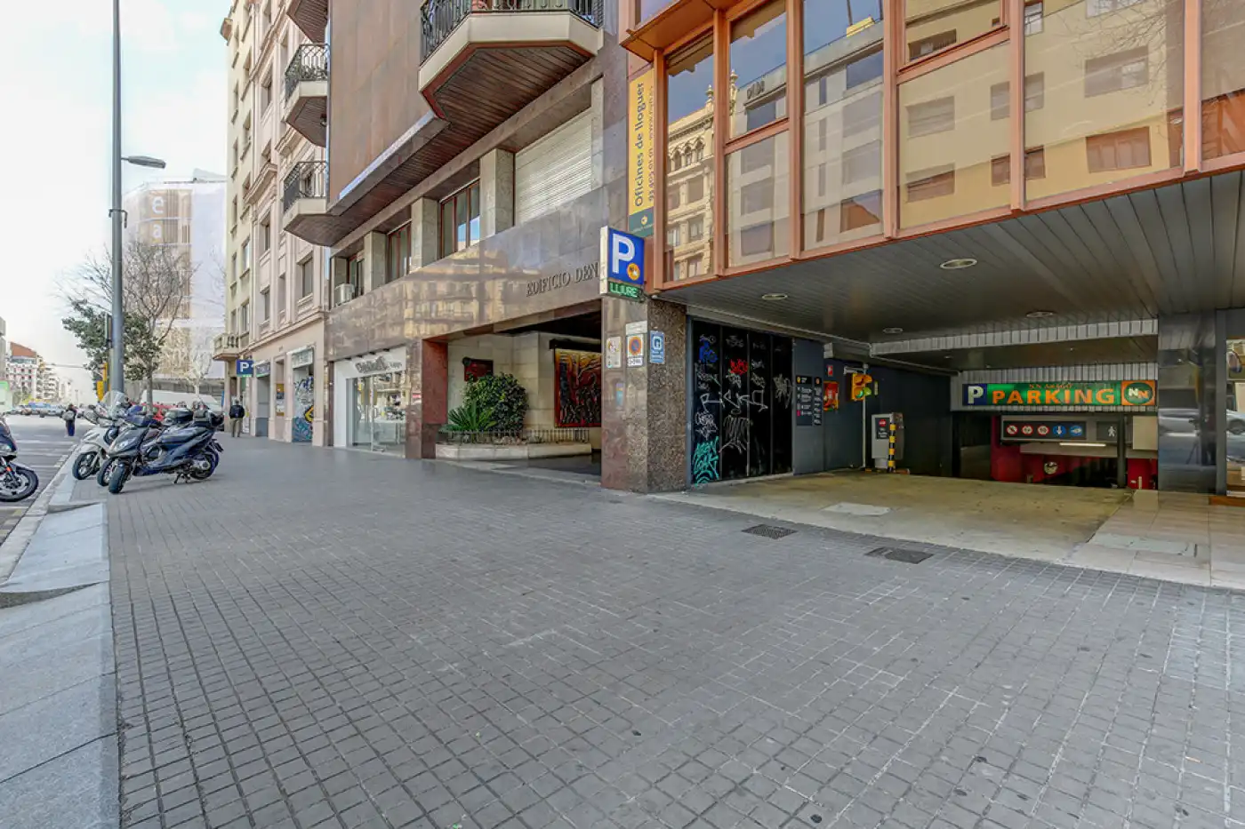 Motorbike to rent in CALLE ARAGÓ 182, imagen 7