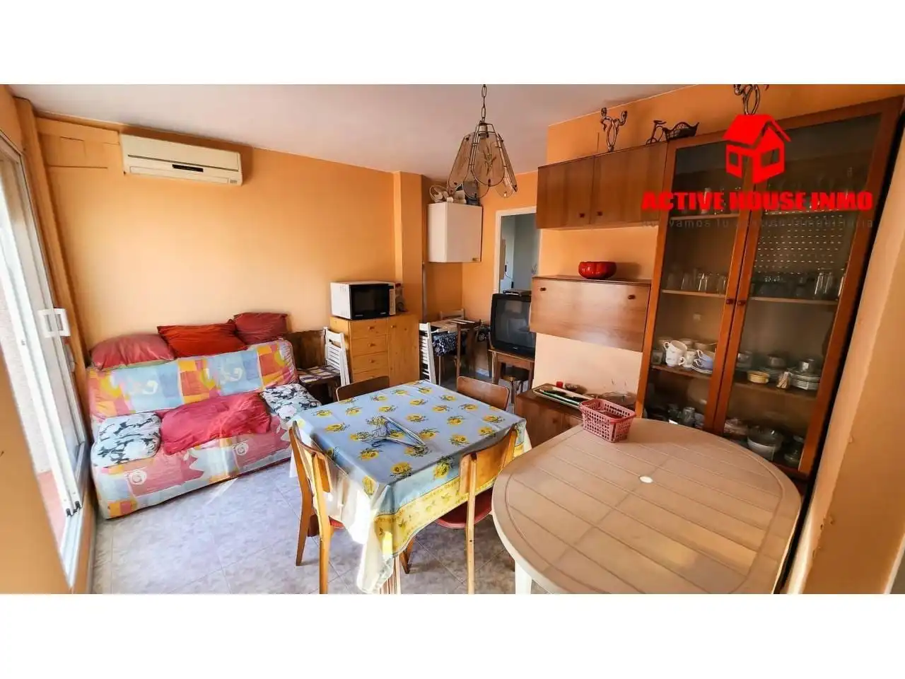 Wohnzimmer von Einfamilien-Reihenhaus zum Verkauf in La Ràpita mit Klimaanlage, Terrasse und Abstellraum