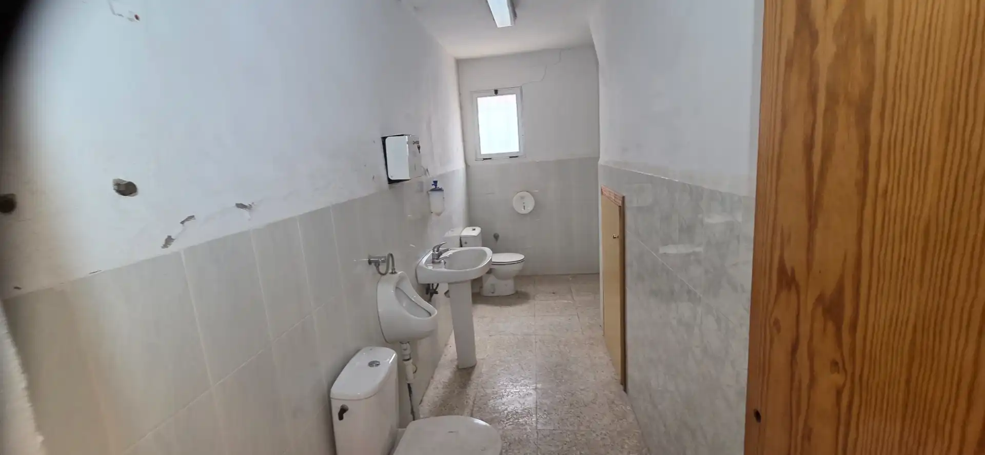 Badezimmer von Fabrikhallen zum Verkauf in Monóvar  / Monòver