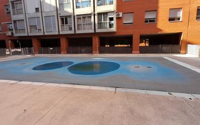 Swimming pool of Flat for sale in  Madrid Capital  with Air Conditioner, Heating and Parquet flooring