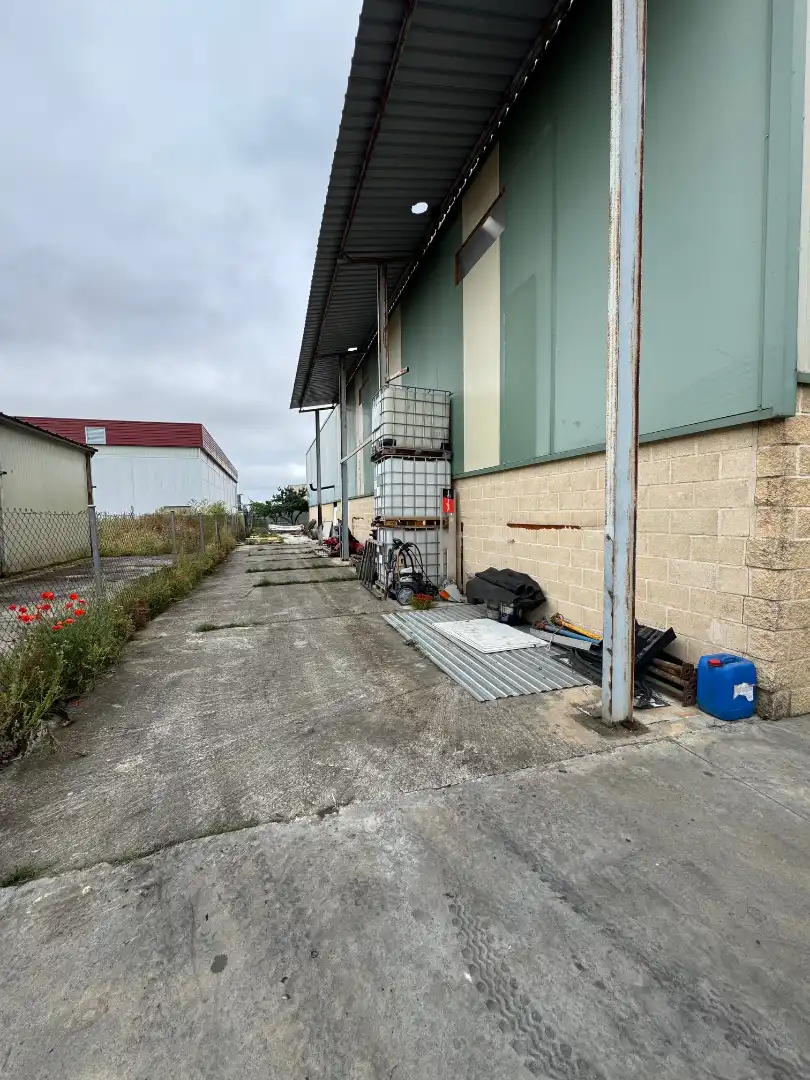 Vista exterior de Nau industrial en venda en Olmedo amb Calefacció