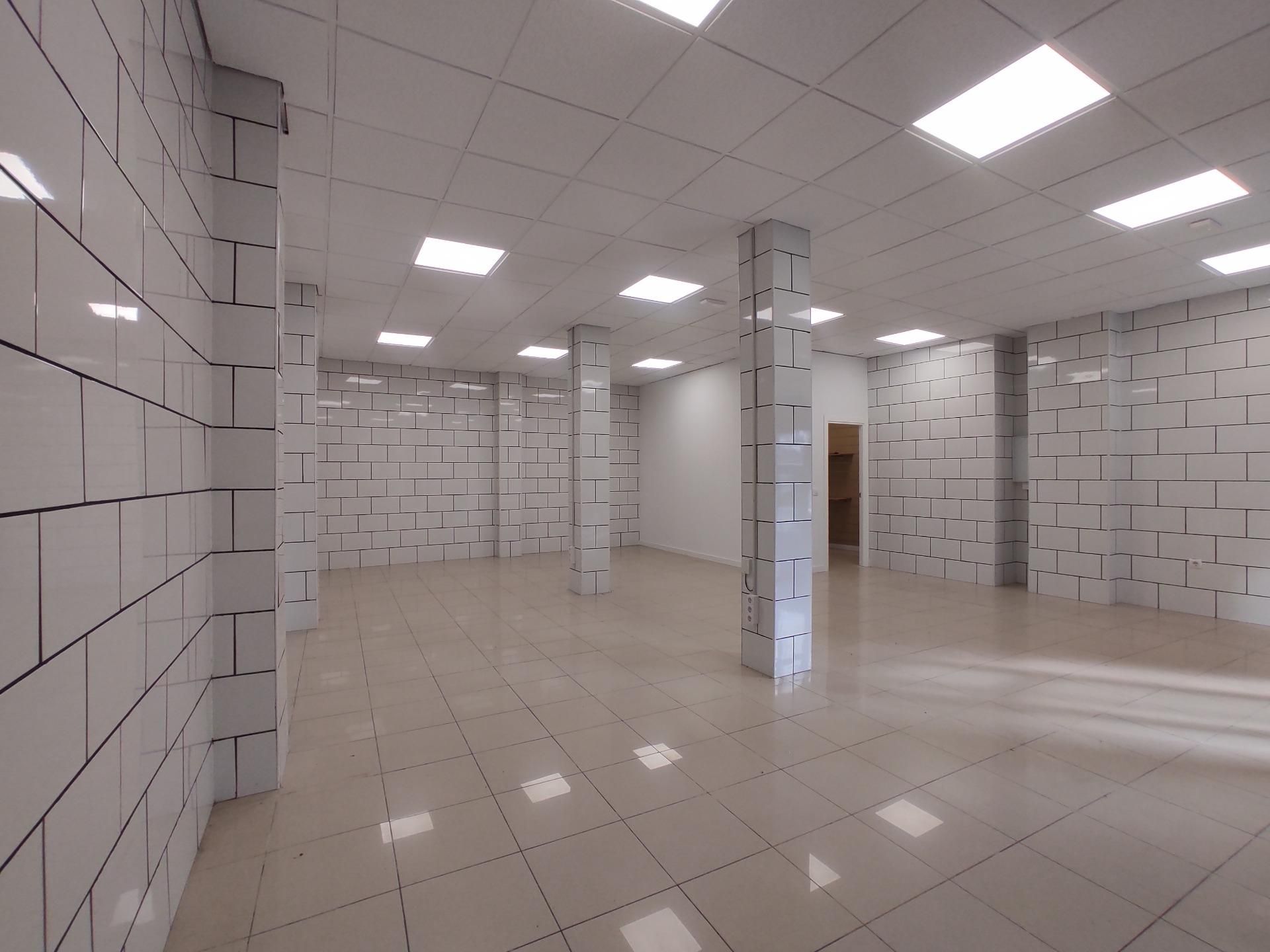 Premises to rent in Dos Hermanas  with Air Conditioner