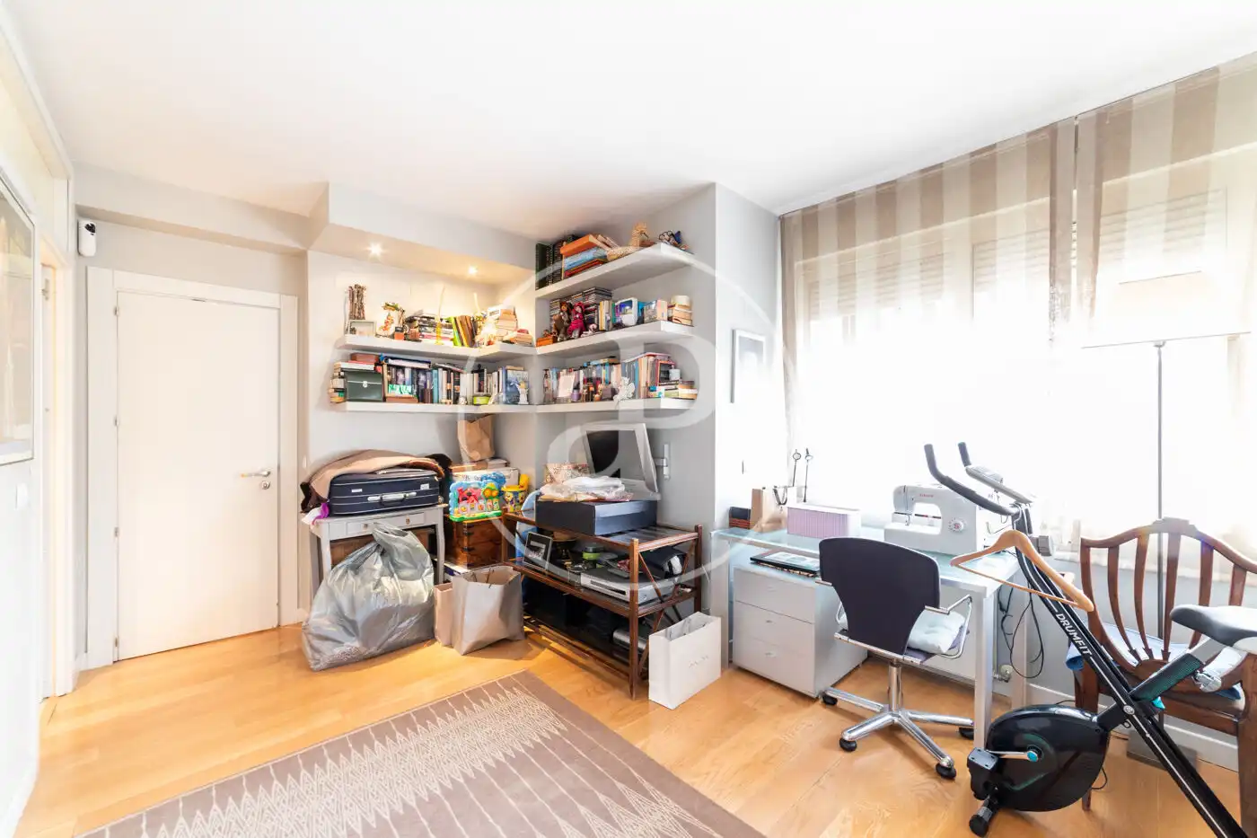 Habitación de Dúplex en venta en Madrid con Aire acondicionado, Calefacción y Jardín privado