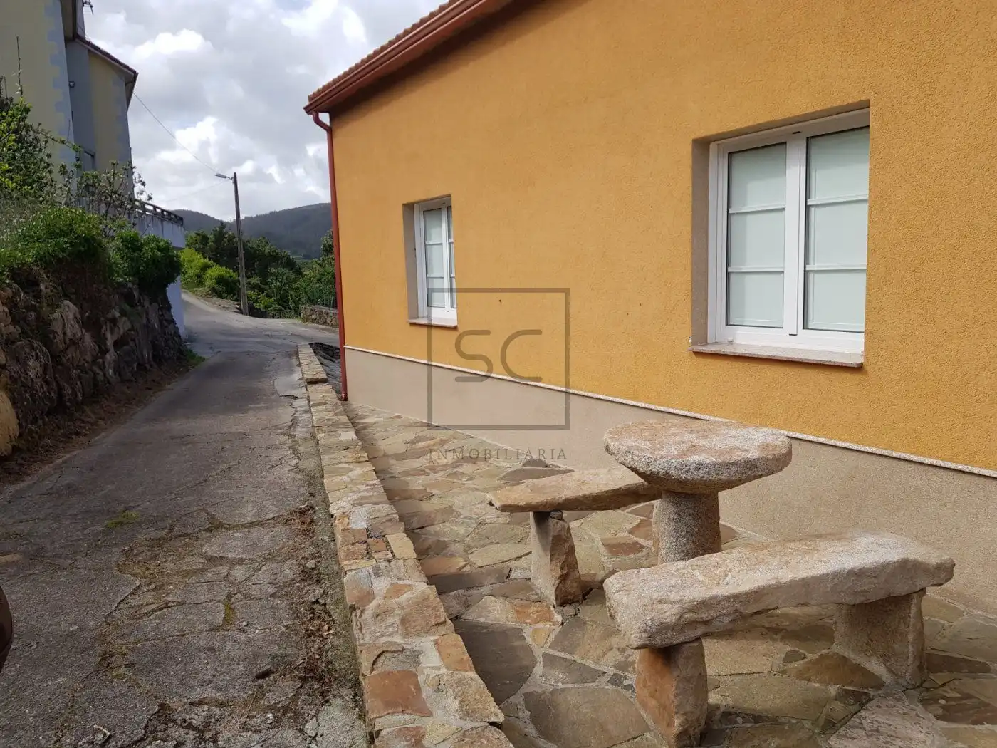 Außenansicht von Country house zum Verkauf in Laxe mit Heizung, Terrasse und Möbliert