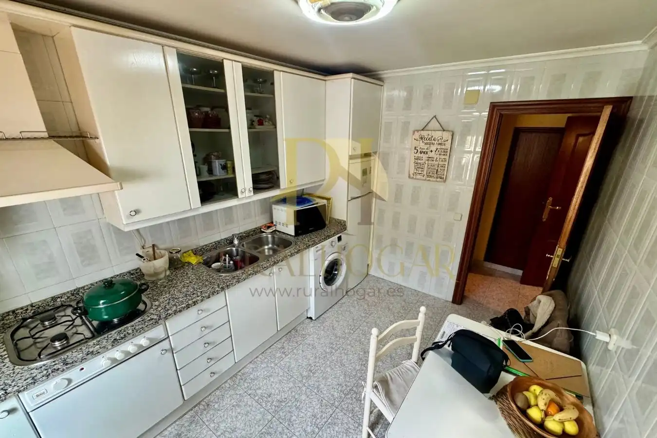 Cuina de Casa o xalet en venda en La Pola de Gordón  amb Calefacció i Jardí privat