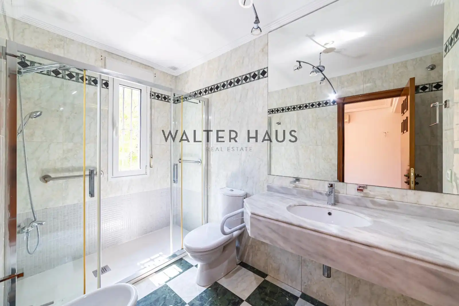Baño de Casa o chalet en venta en Madrid con Aire acondicionado, Jardín privado y Terraza