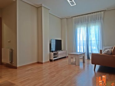 Flat with balcony to rent in Paseo de la Constitucion