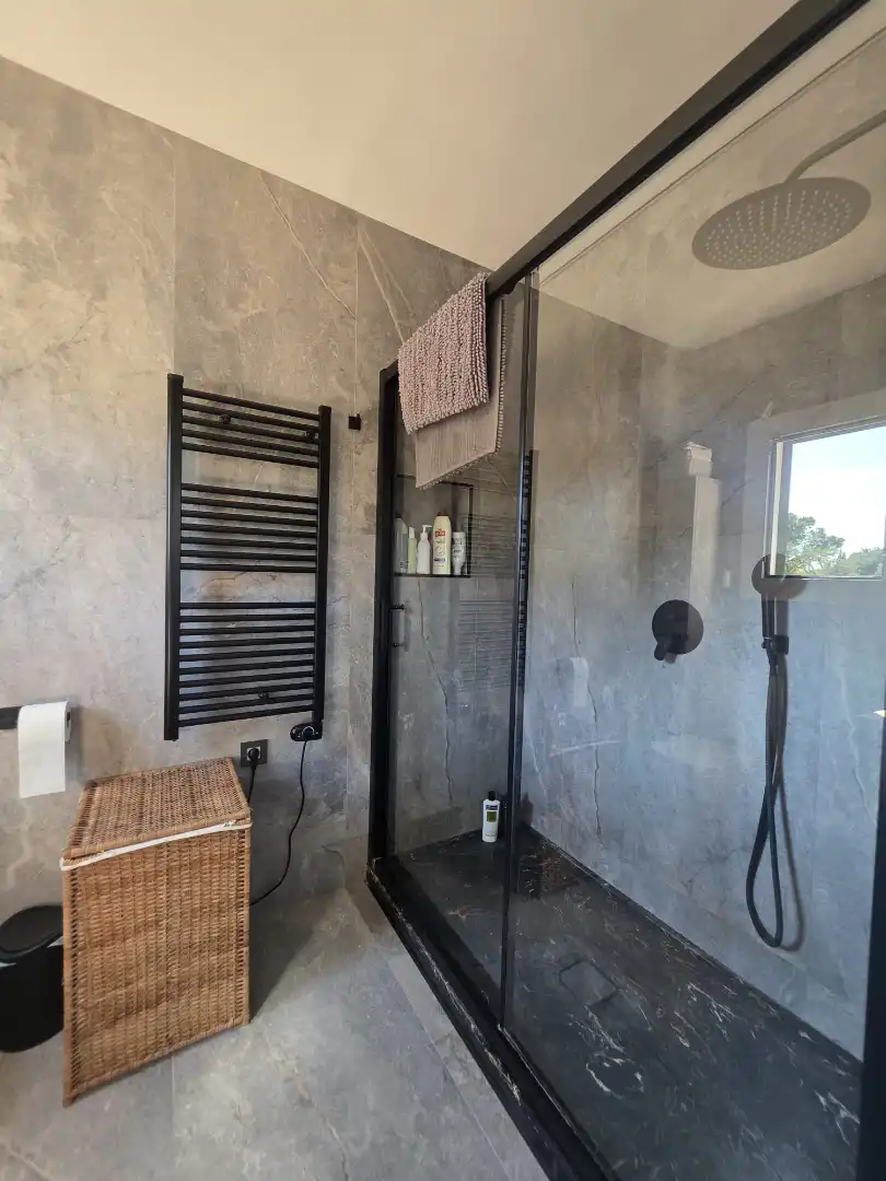 Badezimmer von Haus oder Chalet zum Verkauf in Bunyola mit Klimaanlage, Heizung und Privatgarten