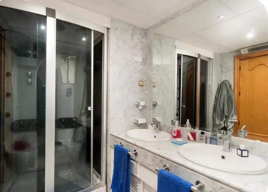 Bany de Casa o xalet en venda en Alhaurín de la Torre amb Aire condicionat, Piscina i Balcó