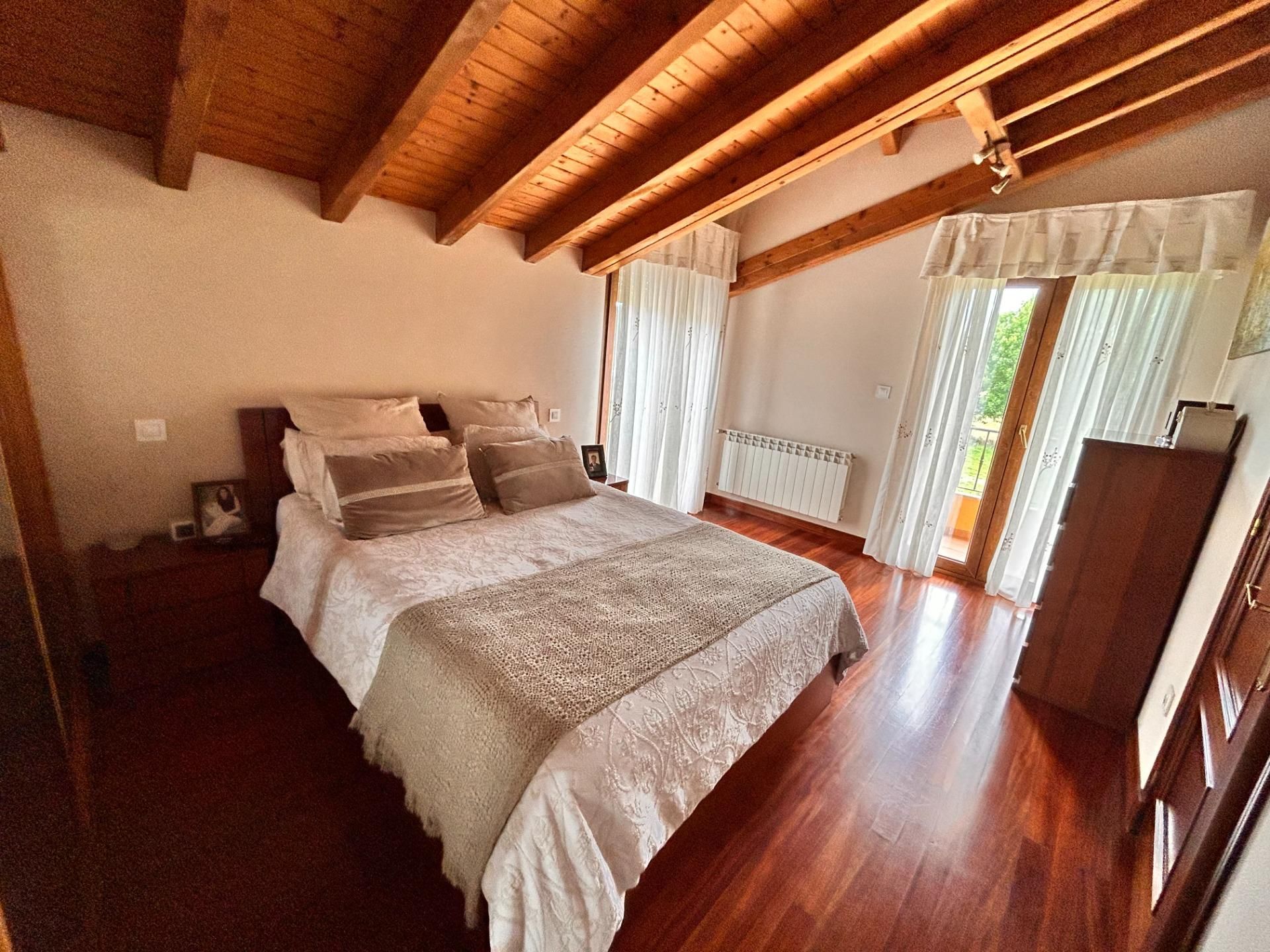 Bedroom of Single-family semi-detached for sale in Hazas de Cesto  with Terrace and Balcony
