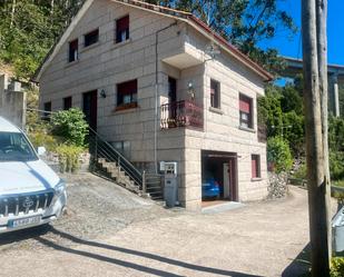 Vista exterior de Casa o xalet en venda en Moaña amb Calefacció, Jardí privat i Terrassa