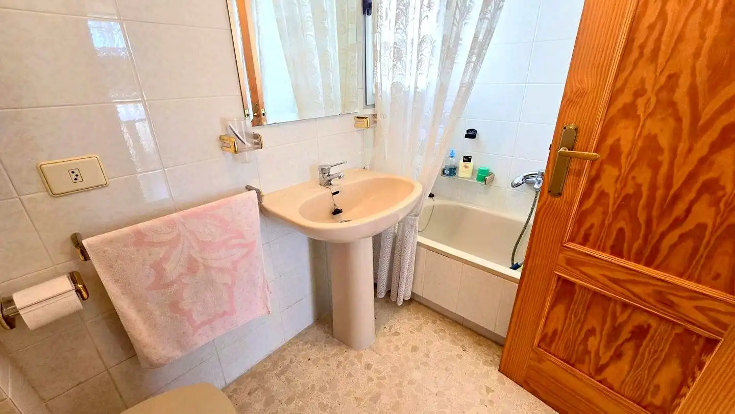 Bathroom of Apartments for rent in Gandia  with Terrace, Furnished and Community pool