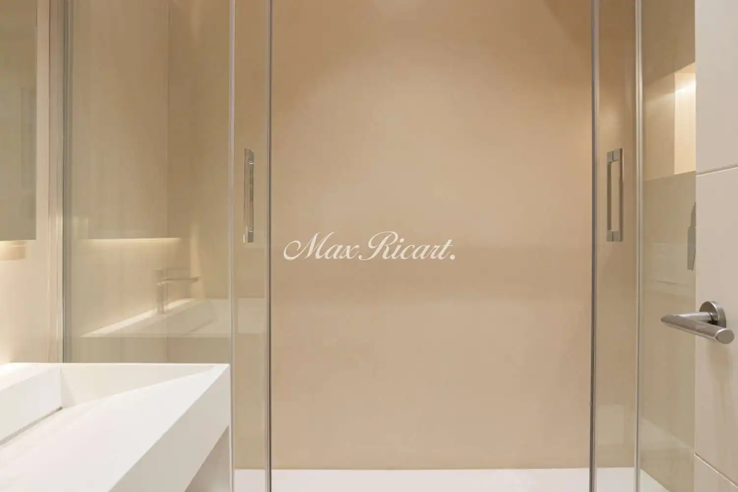 Bathroom of Flat for sale in Barcelona  with Air Conditioner, Heating and Balcony