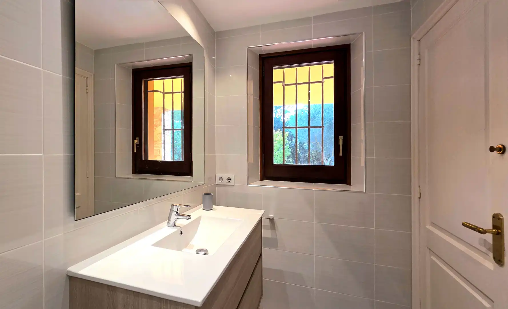 Bany de Apartament de lloguer en Begur amb Jardí privat, Piscina i Moblat