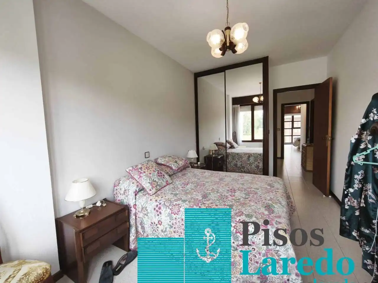 Dormitori de Casa adosada en venda en Laredo amb Calefacció, Jardí privat i Parquet