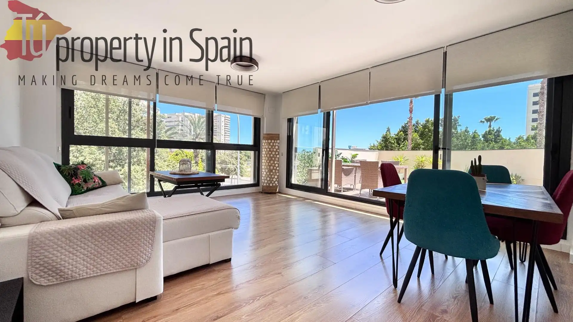 Sala de estar de Piso para compartir en Alicante / Alacant con Terraza, Amueblado y Piscina comunitaria