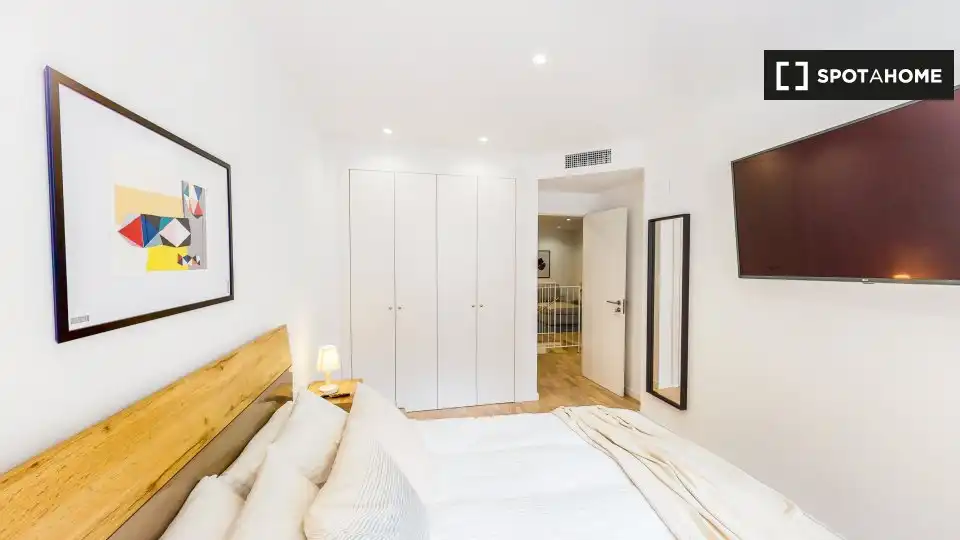 Bedroom of Flat for share in Barcelona  with Air Conditioner, Heating and Furnished