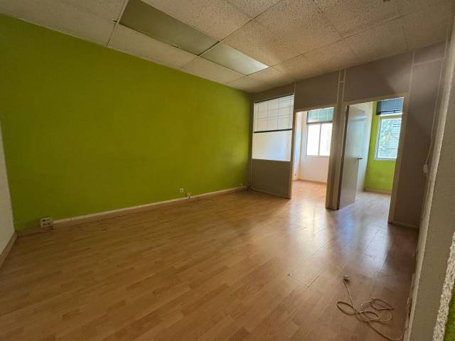 Local comercial en Venta en De Luis De Hoyos Sainz en Pavones