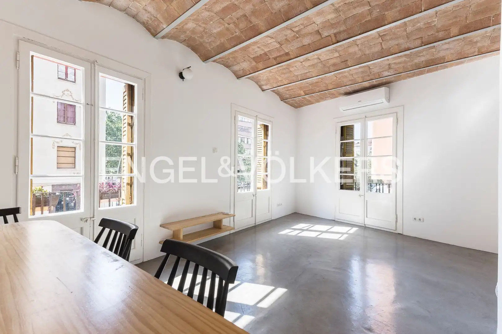 Exterior view of Flat for sale in Barcelona  with Air Conditioner, Heating and Balcony