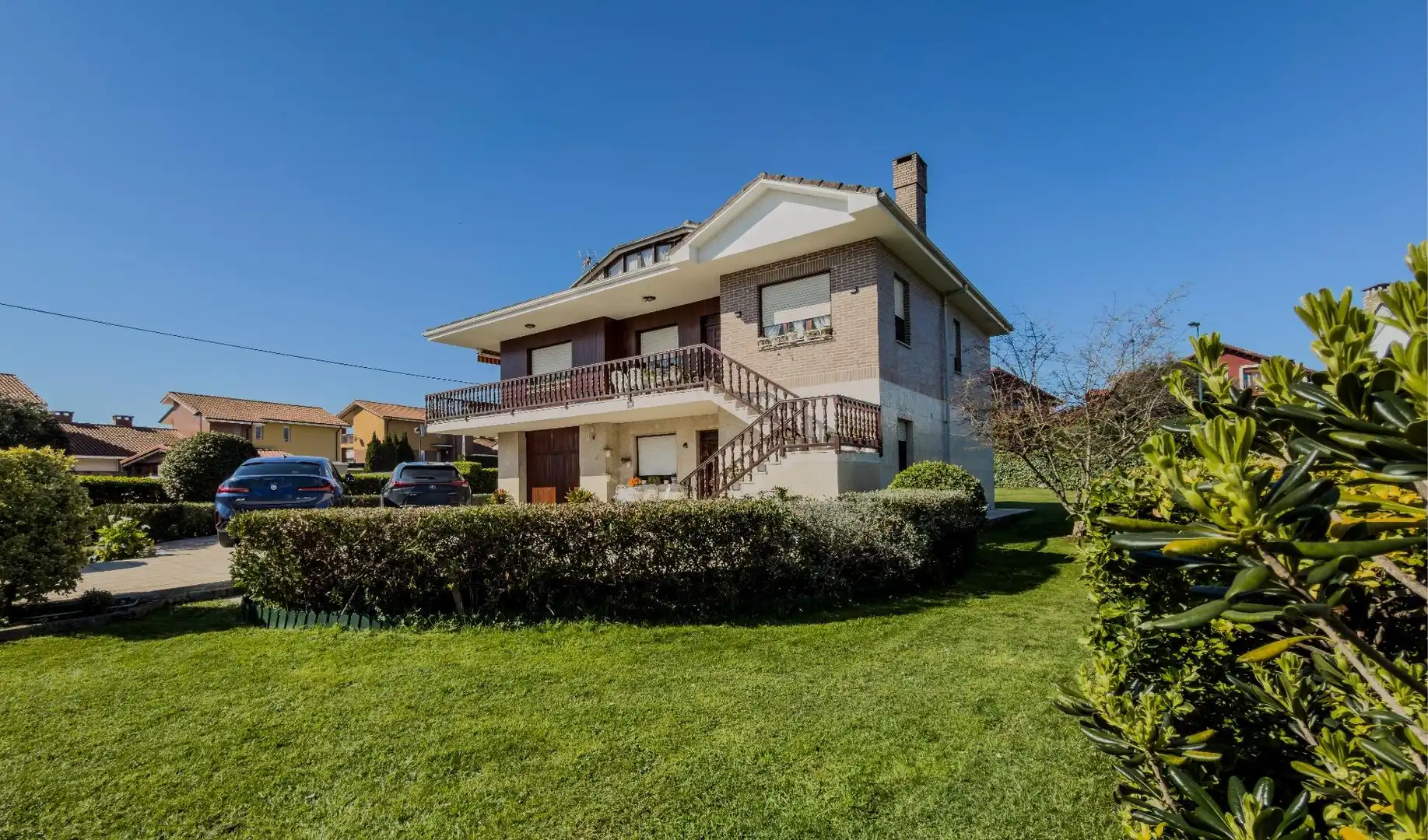 Vista exterior de Casa o xalet en venda en Suances amb Calefacció, Jardí privat i Terrassa