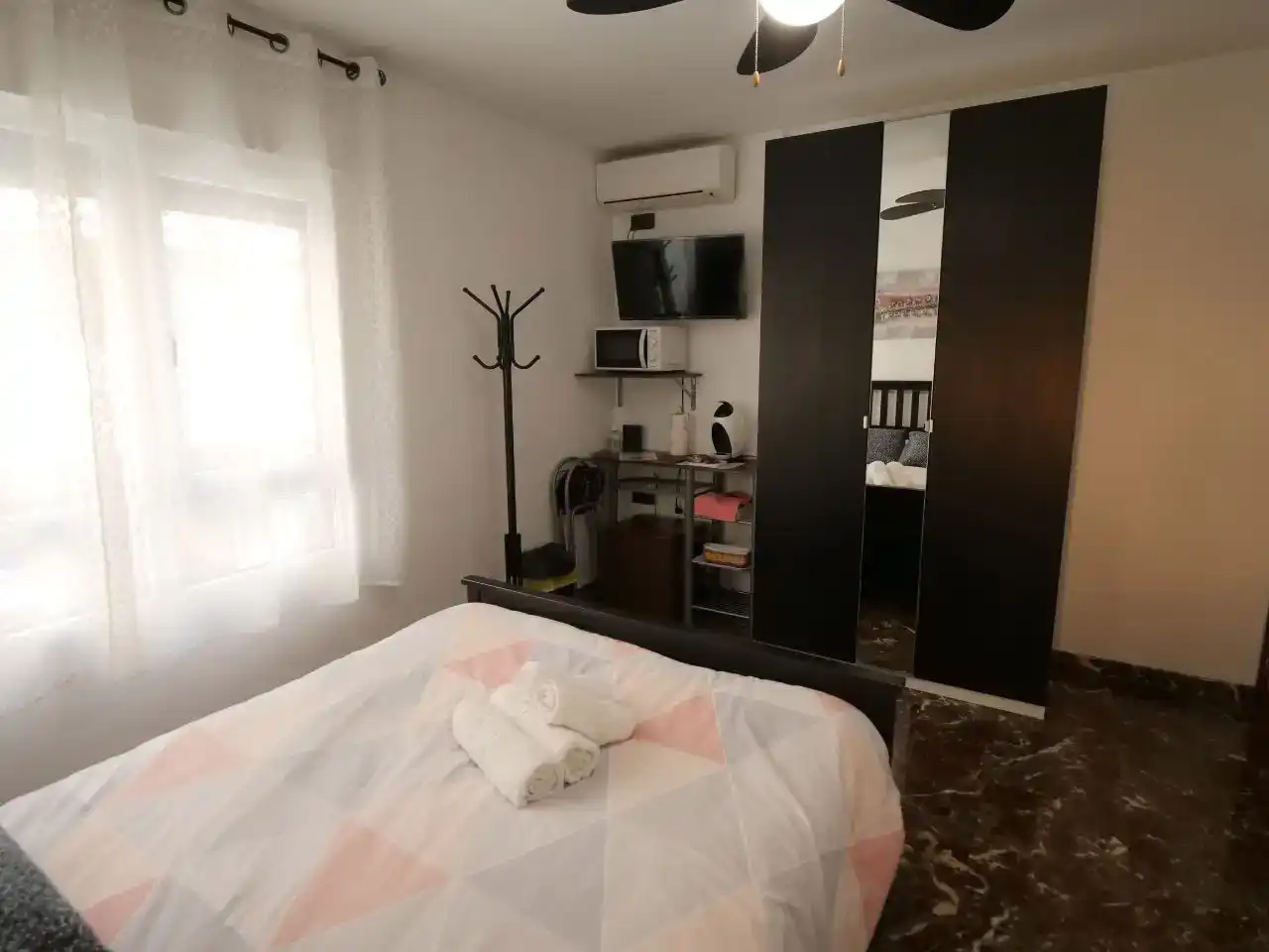 Schlafzimmer von Wohnung zur Miete in  Granada Capital mit Klimaanlage und Balkon