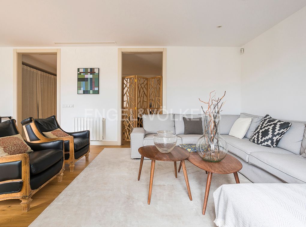 Living room of Apartment for sale in  Barcelona Capital  with Air Conditioner, Heating and Parquet flooring