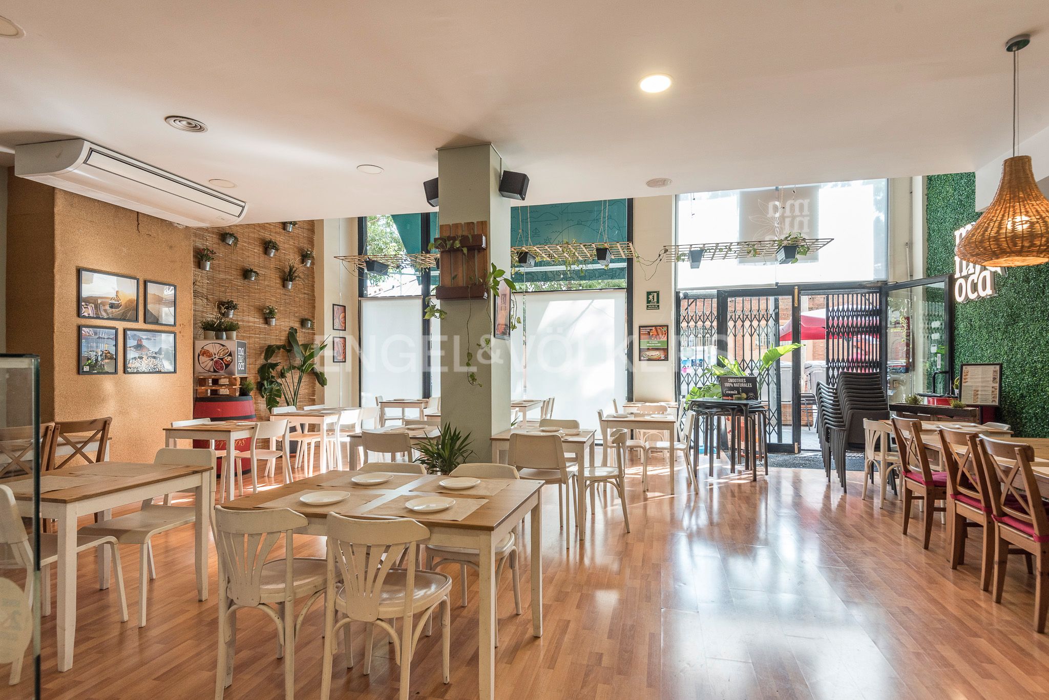 Local en venda en  Barcelona Capital amb Aire condicionat, Terrassa i Moblat