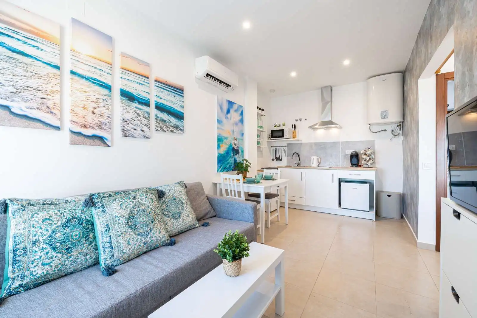 Living room of Apartments for share in Rincón de la Victoria  with Air Conditioner, Terrace and Furnished