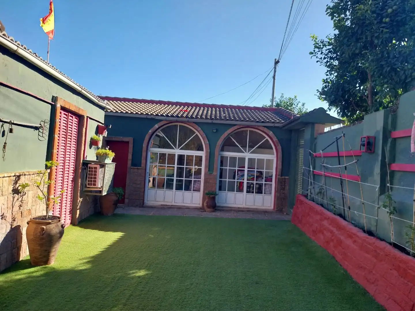 Vista exterior de Casa o xalet en venda en Montequinto amb Aire condicionat, Terrassa i Piscina