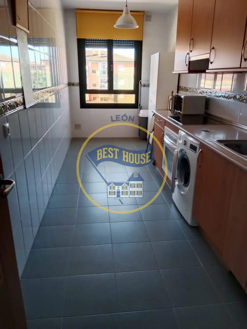 Cocina de Apartamento en venta en Villaquilambre con Calefacción, Terraza y Trastero