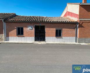 Exterior view of House or chalet for sale in Bobadilla del Campo  with Private garden, Terrace and Storage room