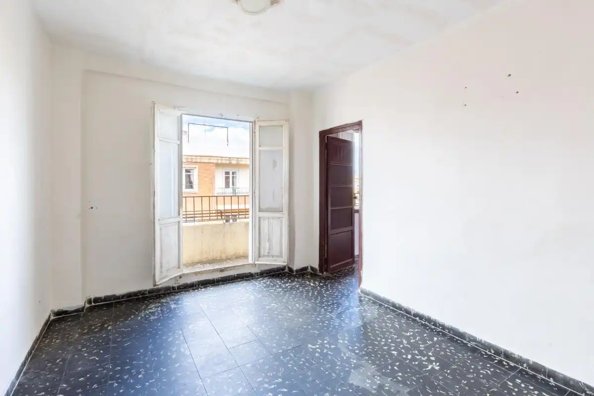 Habitación de Piso en venta en Valencia con Calefacción