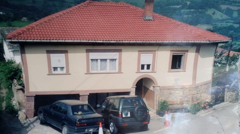 Casa en venta en Belmonte De Miranda, 4 dormitorios.