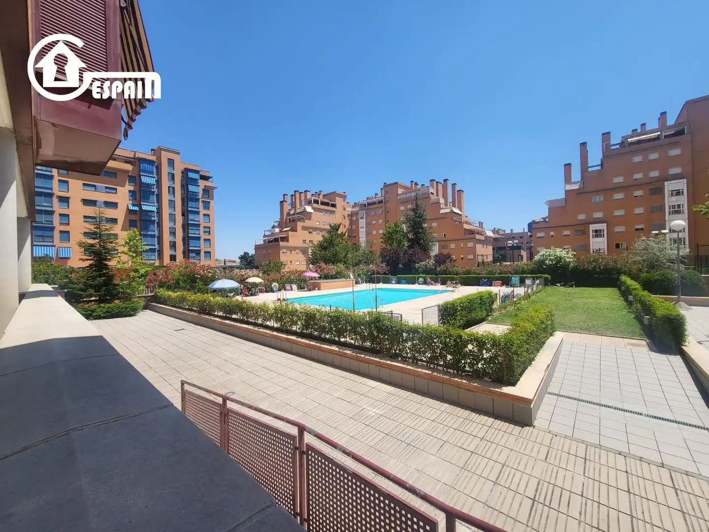 Piscina de Pis en venda en Madrid amb Aire condicionat, Calefacció i Jardí privat
