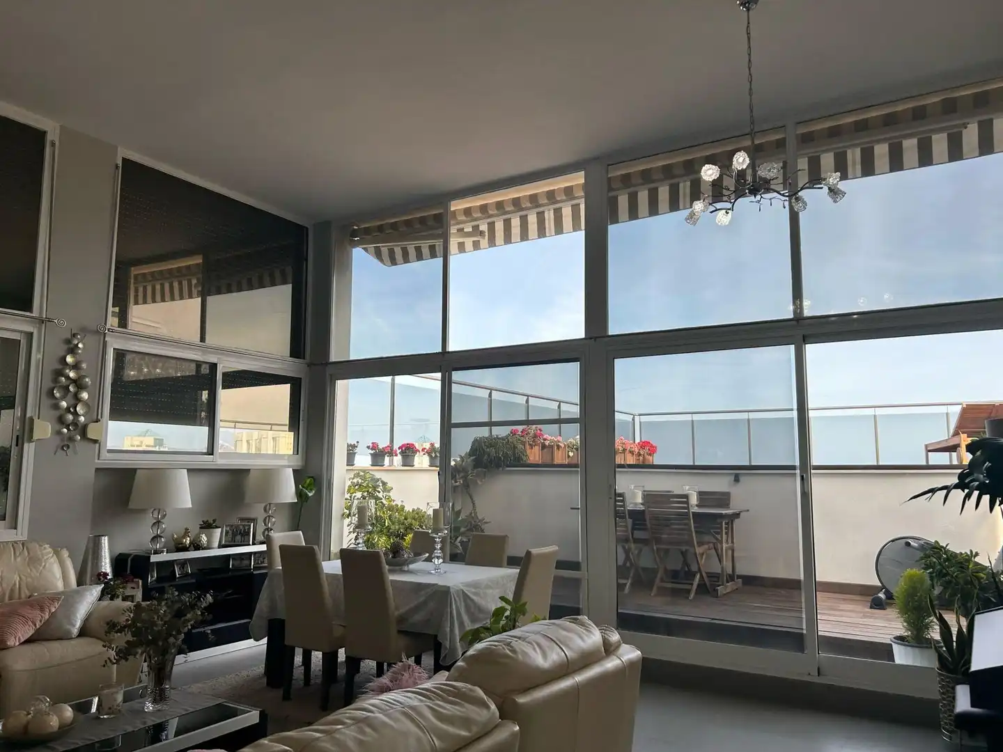 Menjador de Àtic en venda en Benidorm amb Aire condicionat, Jardí privat i Terrassa
