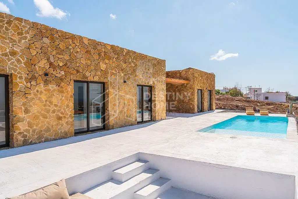 Detached house with pool for sale in Paraje la era vieja